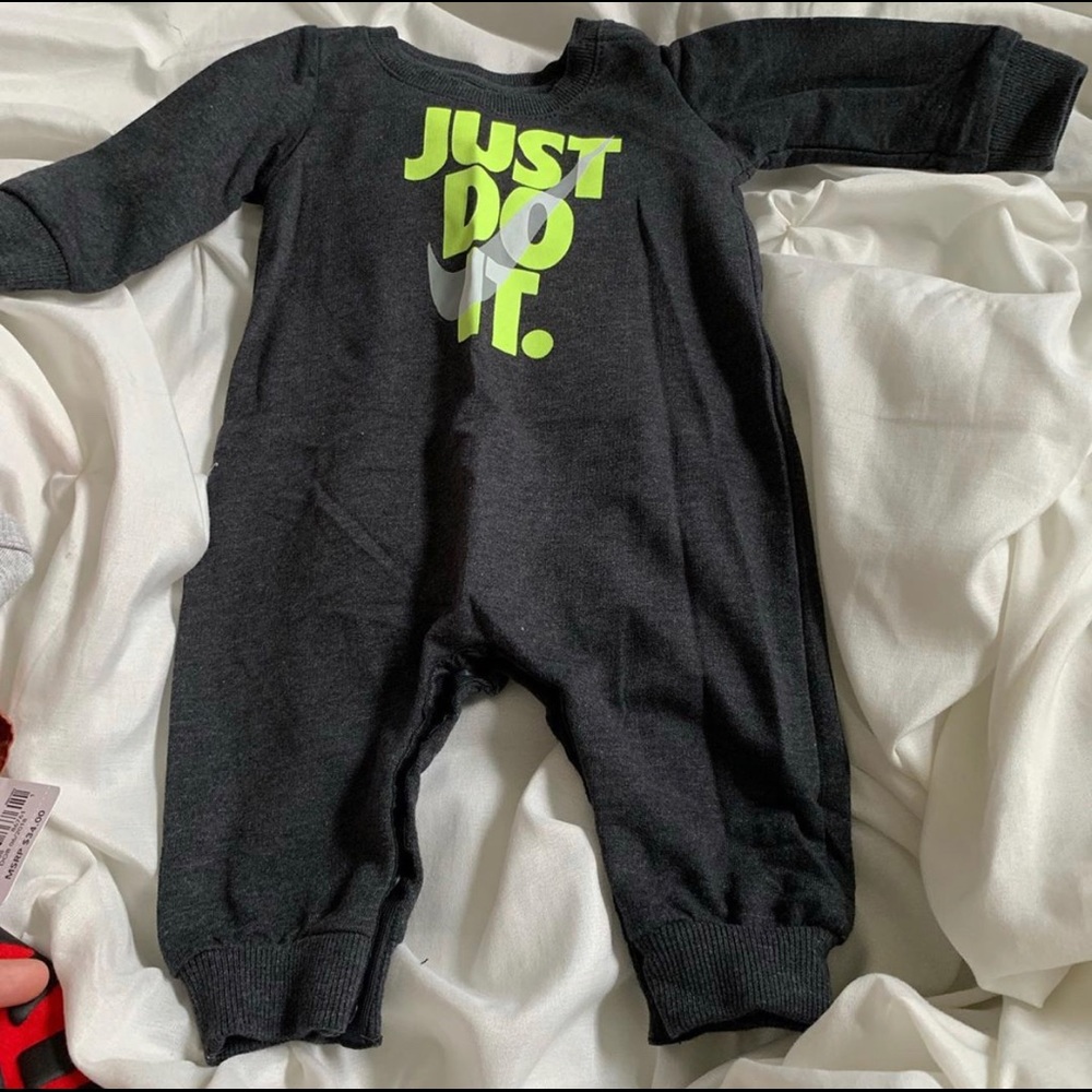 Nike size 3 mos